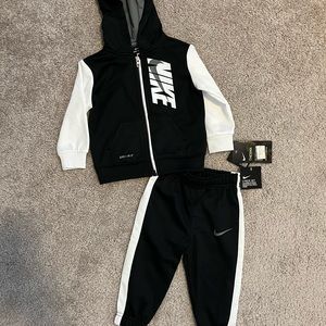 Nike Therma 2 pc. Set